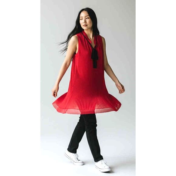 NWOT DKNY Red Chiffon Pleated Shift Dress Black Trim Bow Tie Front Size 6 - Picture 2 of 8